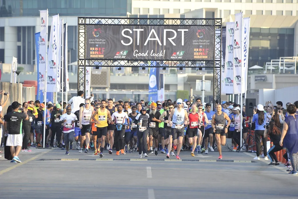 People starting the Marathon at the Dubai Festival City Half Marathon